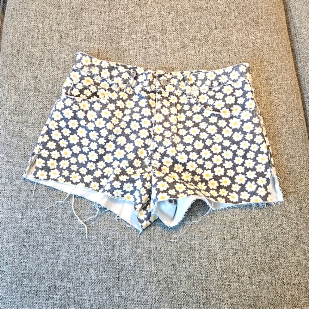 Zara daisy print 🌼 High Waist Shorts